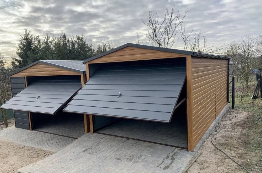 Garaj metalic personalizat și panouri sandwich fabricate din materiale