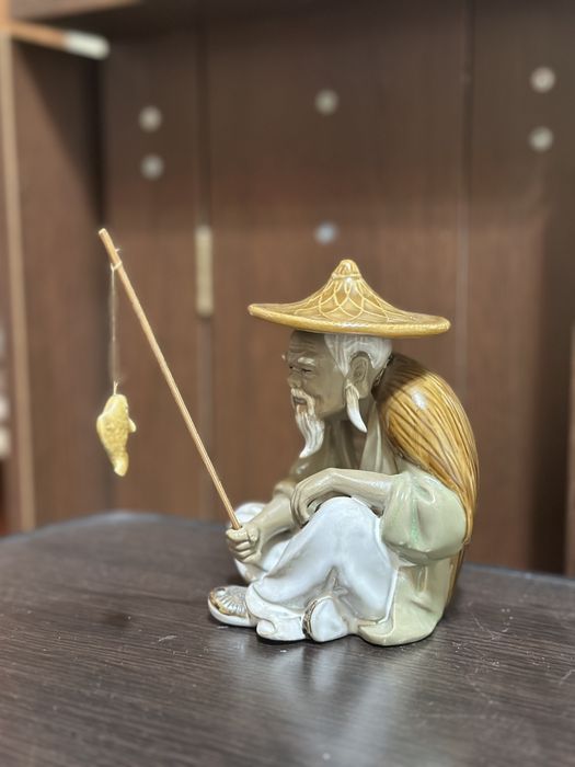 bibelou chinezesc cu undita si peste