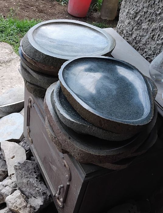 Чинии от естествен камък