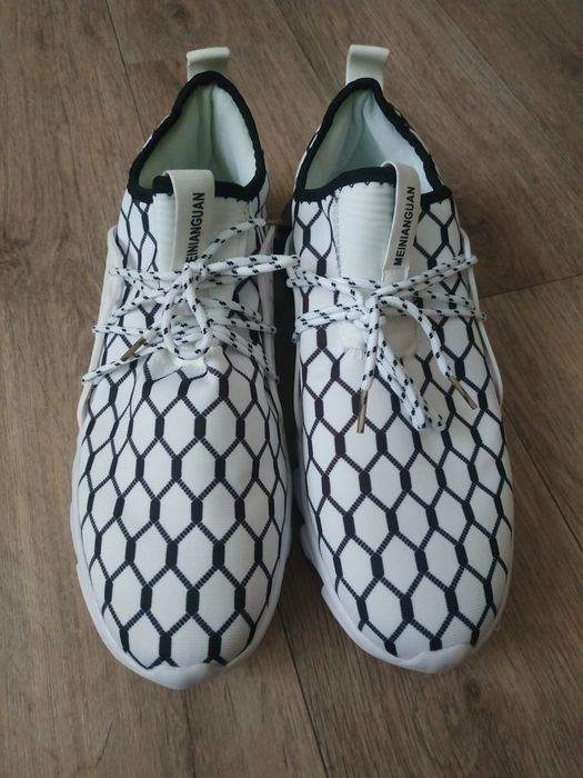 Продам новые кроссовки 47 размера