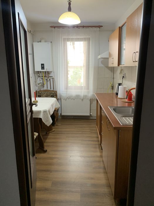 Apartament cu 3 camere de vânzare în Curtea de Argeș