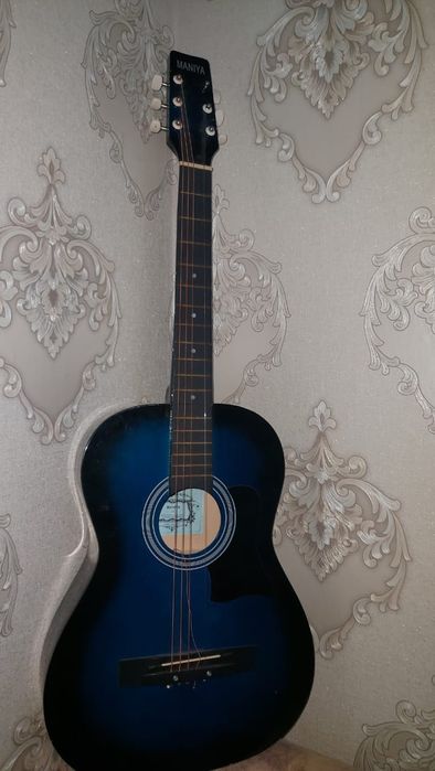 Гитара с чехломм