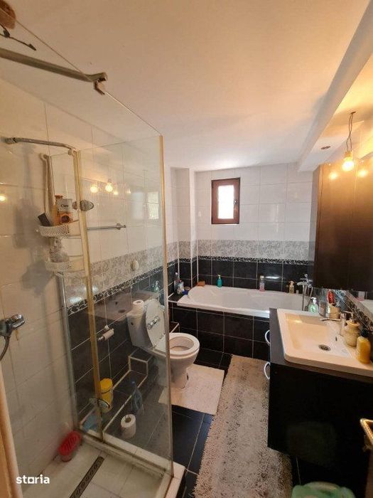 Casa individuala, 6 camere, 249 mp, 1200 mp de teren, zona Tauti