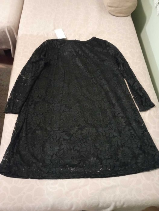 Нова черна дантелена рокля с ръкави