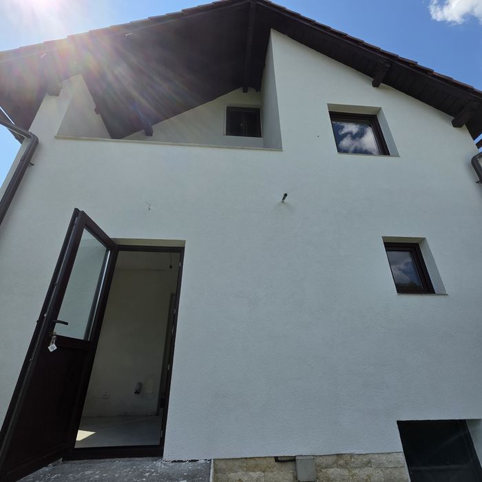 Casă de vânzare, zona Valea Borcutului