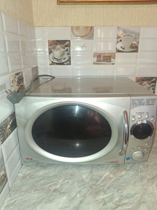 Микроволновка срочно продаю!