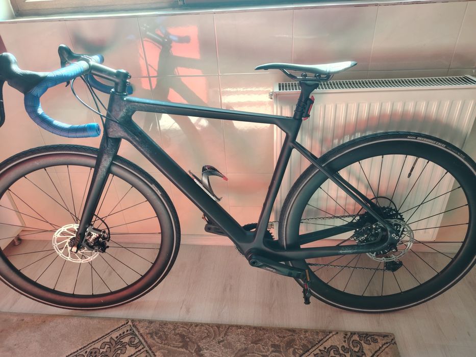 Bicicleta Gravel full carbon