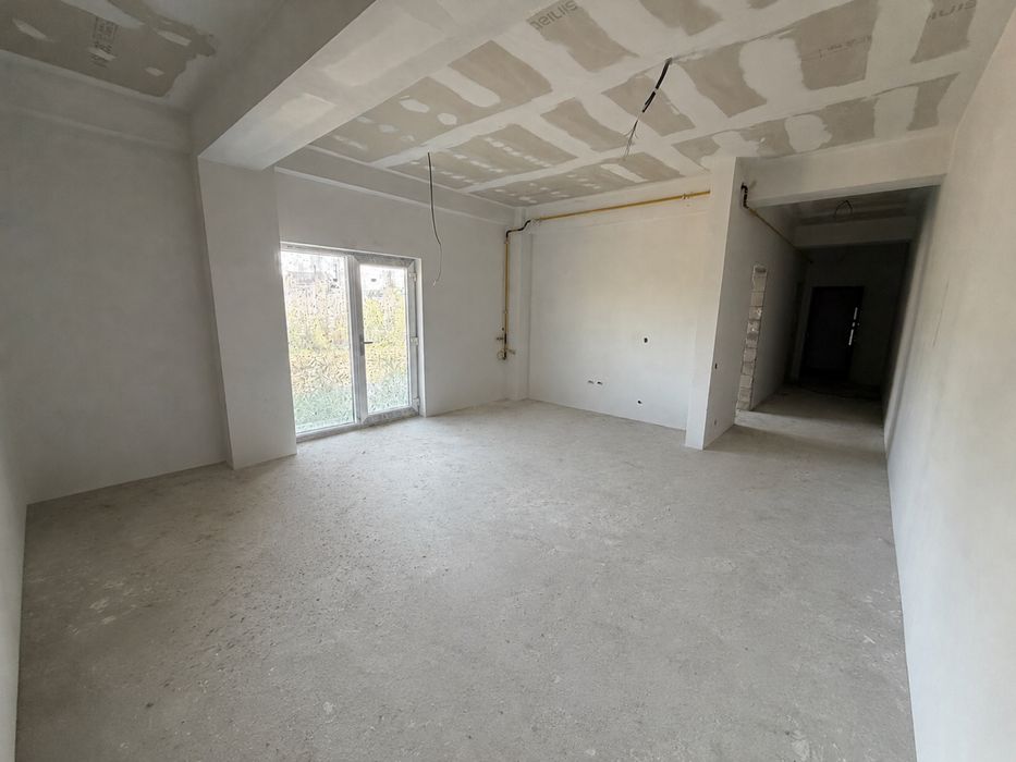 Apartament 2 camere 64mp +25mp curte  bloc nou zona Damila