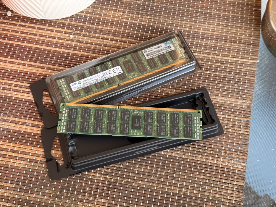 2x 24gb DDR3 ECC  - HP (716324-B21) 1333Mhz