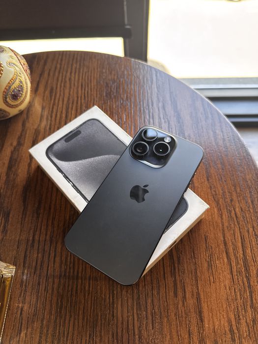 Iphone 15 pro (black titanium)