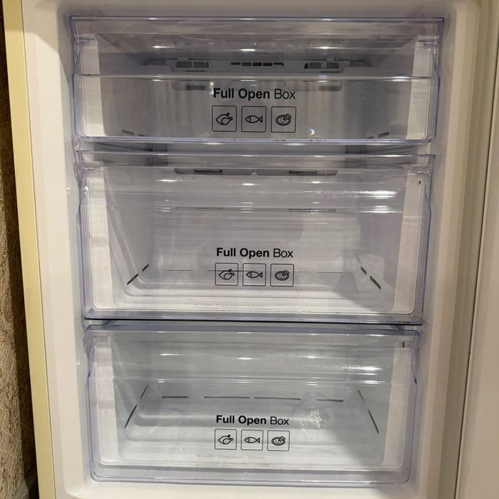 Продам холодильник Samsung.