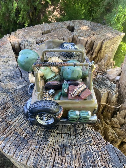 Военен джип касичка