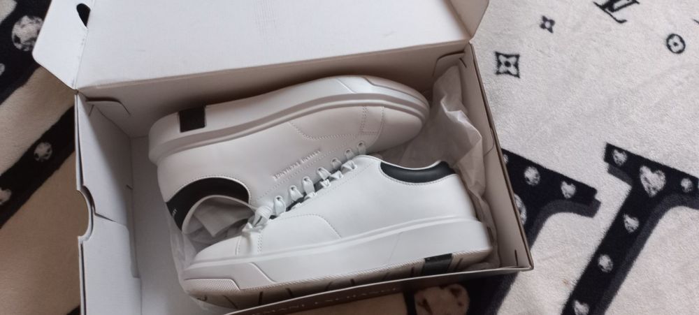 Продам Armani  обувь