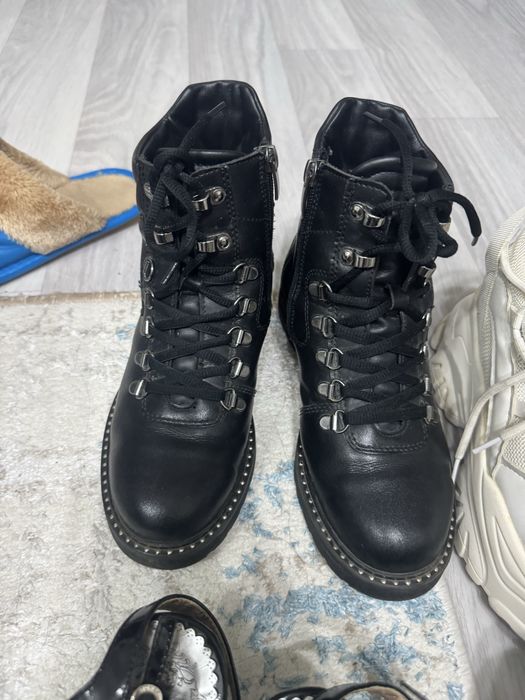 Отдаю обувь бесплатно