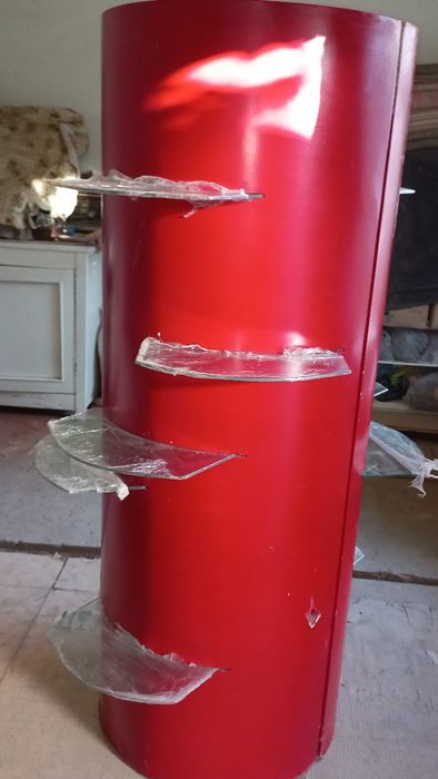 Vitrinali shkaf oynali