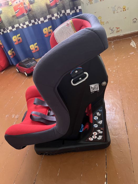 Продам авто кресло chicco