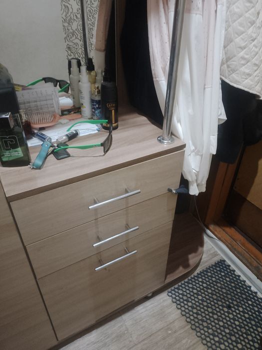 Продам стенку в прихожую