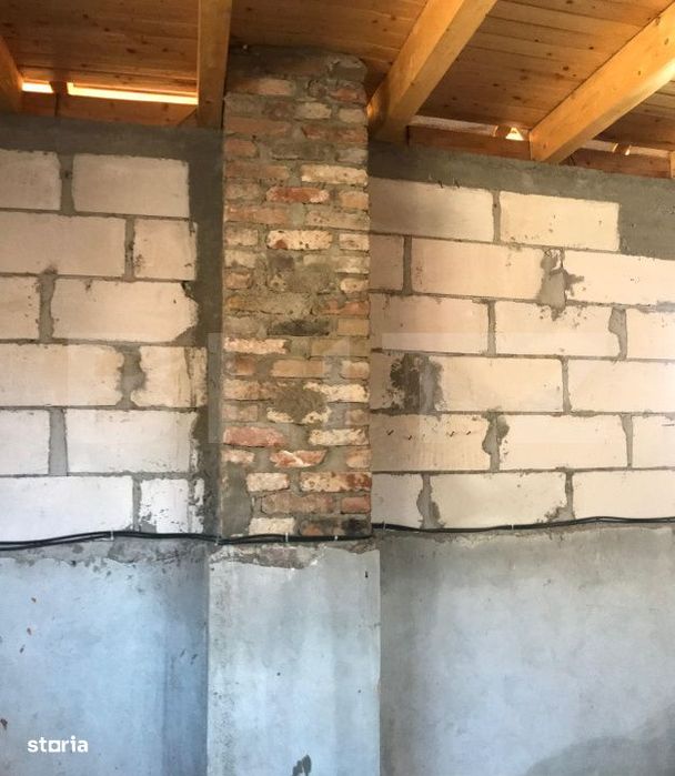 Casa (la rosu), Livada si Padure, Teren Generos si Plata Flexibila –