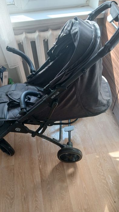 Продам прогулочную коляску