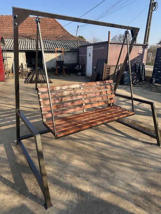 Balansoar metalic de gradină - demontabil, rezistent și design modern