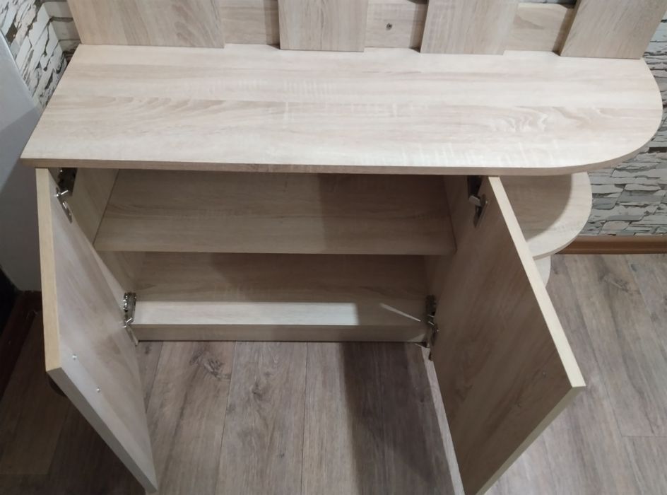 Прихожая, полки угловые