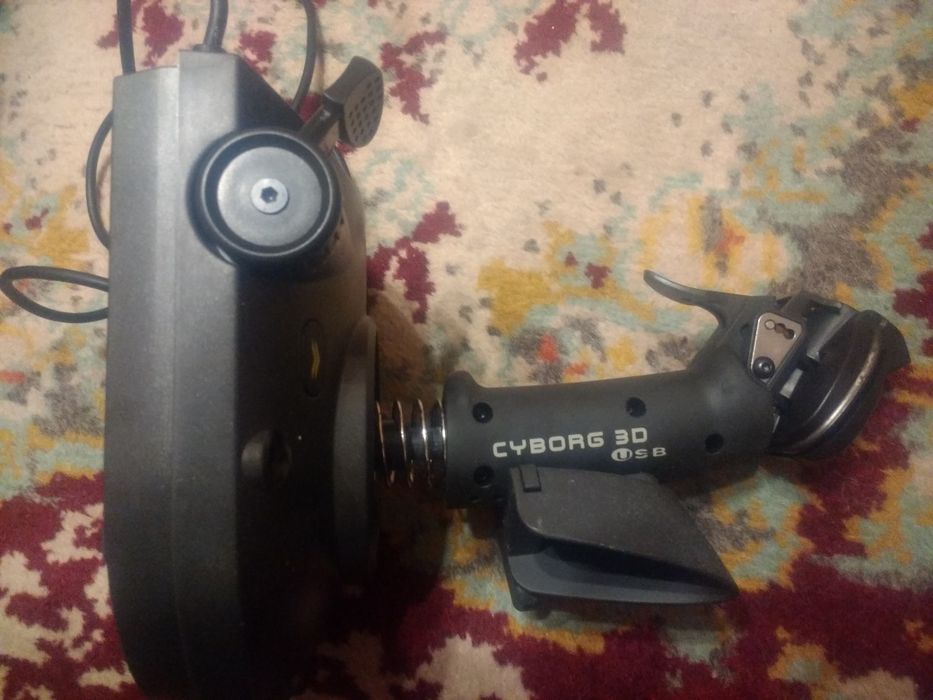 Vând  manetă Saitek CYBORG 3D USB