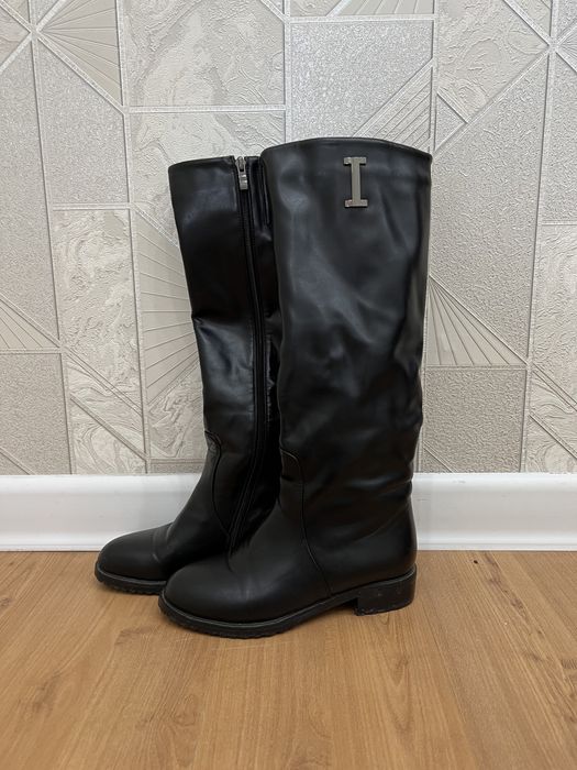 Зимние черные сапоги