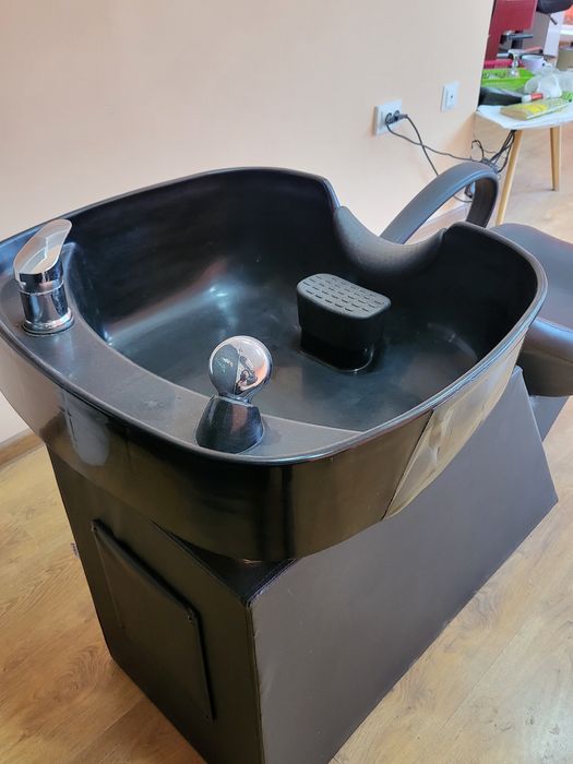 Измивна колона и стол за фризьор