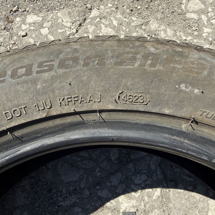 2 броя зимни гуми Goodride 215/55 R17 Dot 4623 ном 729