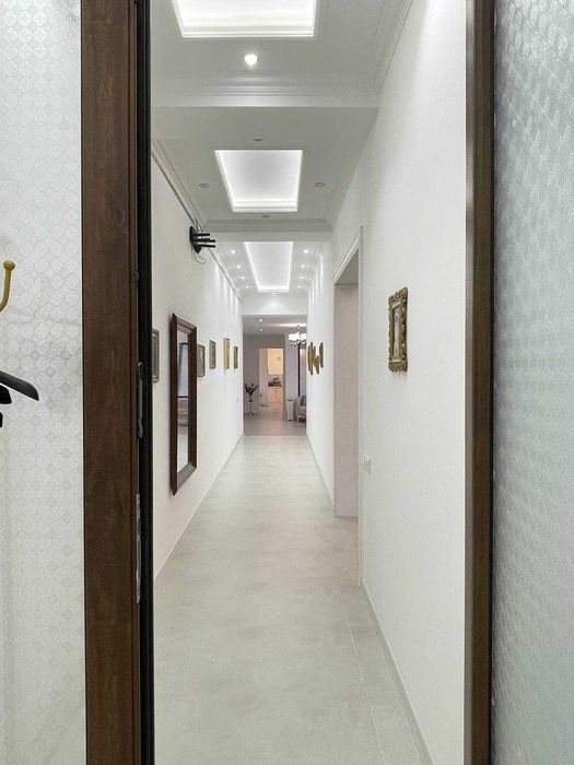 Двухэтажный отдельно стоящий дом на продажу в центре города