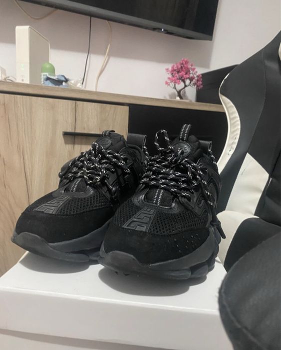 Versace chain reaction