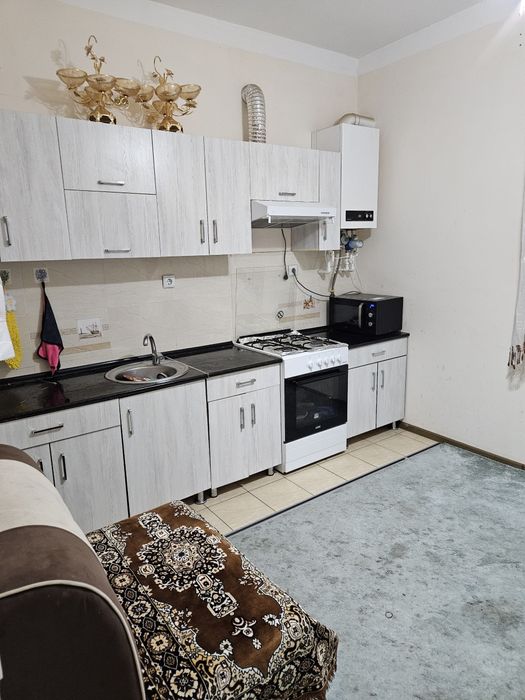 Срочна, Без маклер 2 этаж, 3 хоналик квартира сотилади. Термиз шахри.