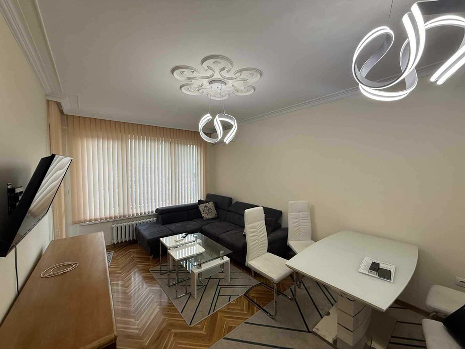 Дава се под наем Двустаен апартамент в София, Център - 60 кв.м за 698.19 € - Снимка #1