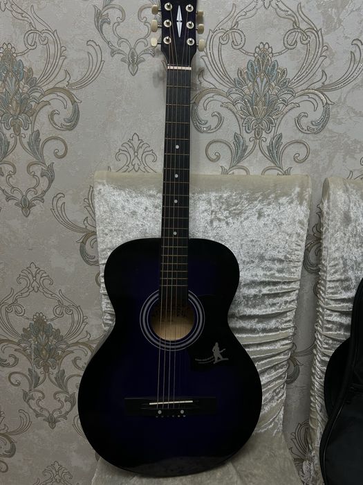 Гитара хорошие состоение почти новыи