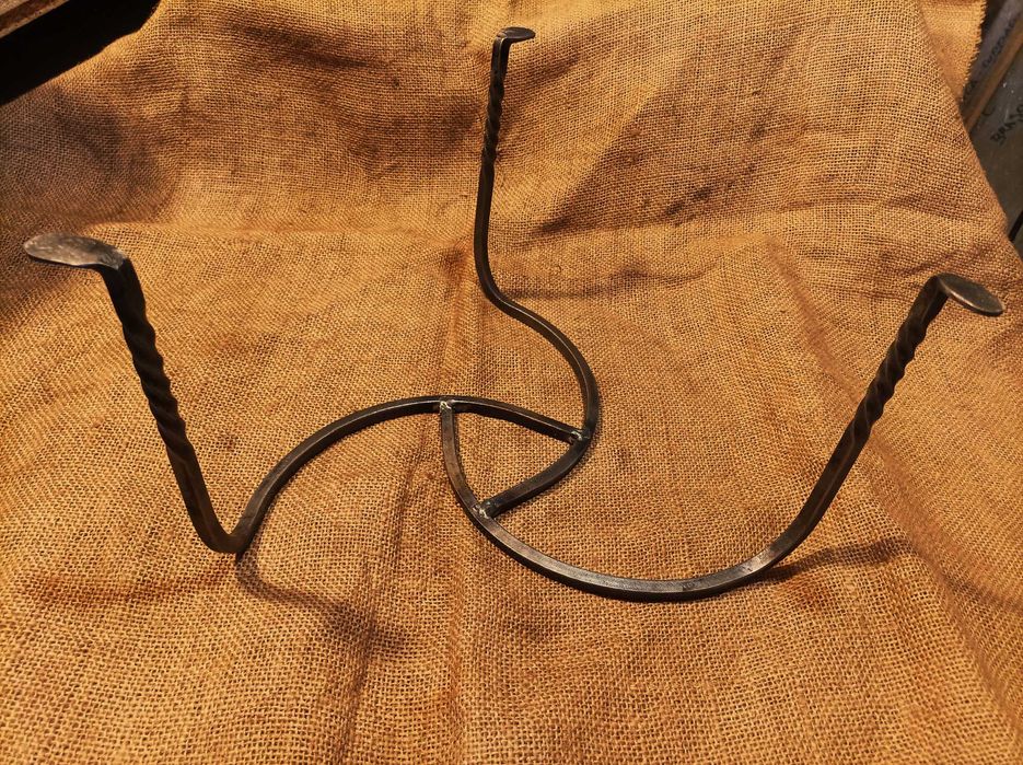 Pirostrie forjata, suport ceaun, trepied