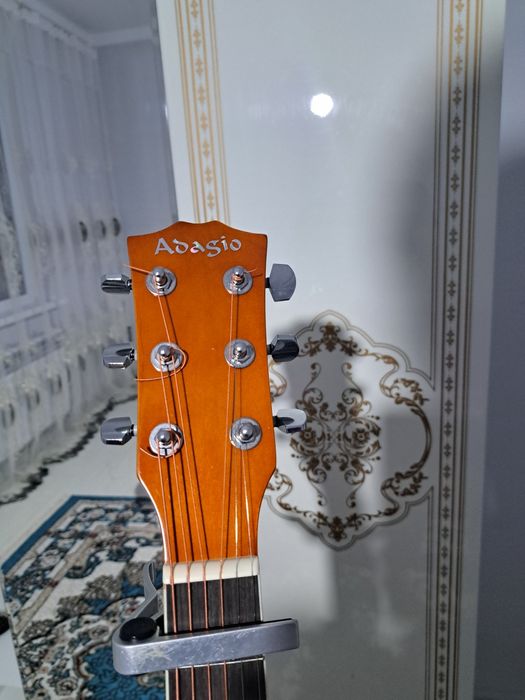 Продаю гитару новая!