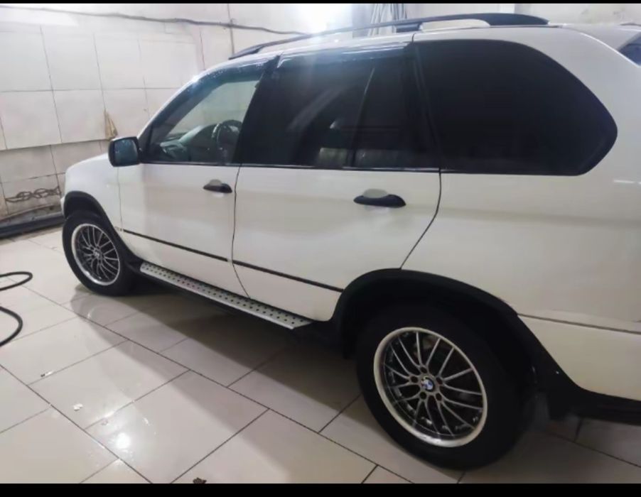 Продам машину BMW X5