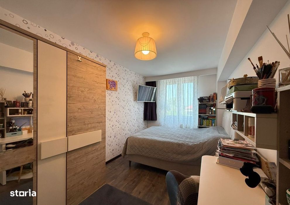 Apartament 3 camere, 90mp, 2 parcari, balcon, zona Andrei Muresanu