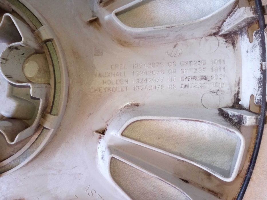 тасове за Опел. 3 броя. 16 инча (R16)