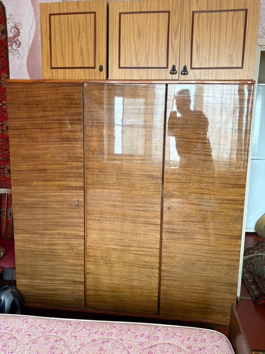 Продам шкаф с антресолью