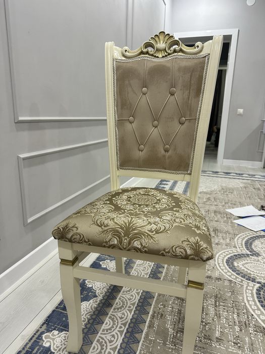 Продается Стулья 8 шт