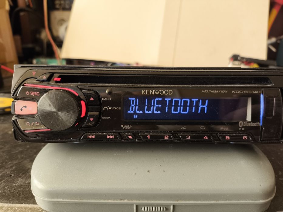 Kenwood KDC-BT35U CD/USB тунер с Bluetooth и директно управление на iPod, Siri Voice
