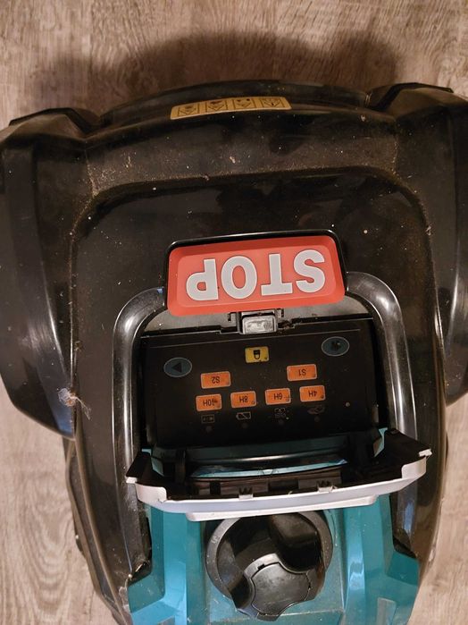 Robot pentru tuns gazon