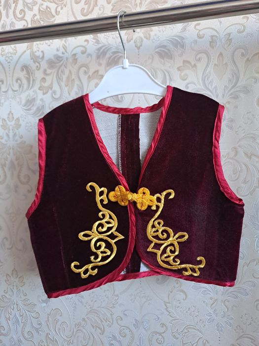 Безрукавка, жилетка для девочки