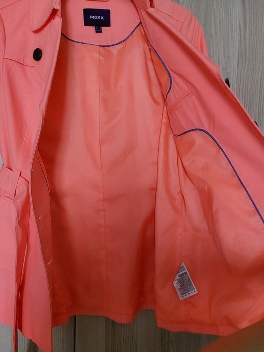 Женской куртка-плащ