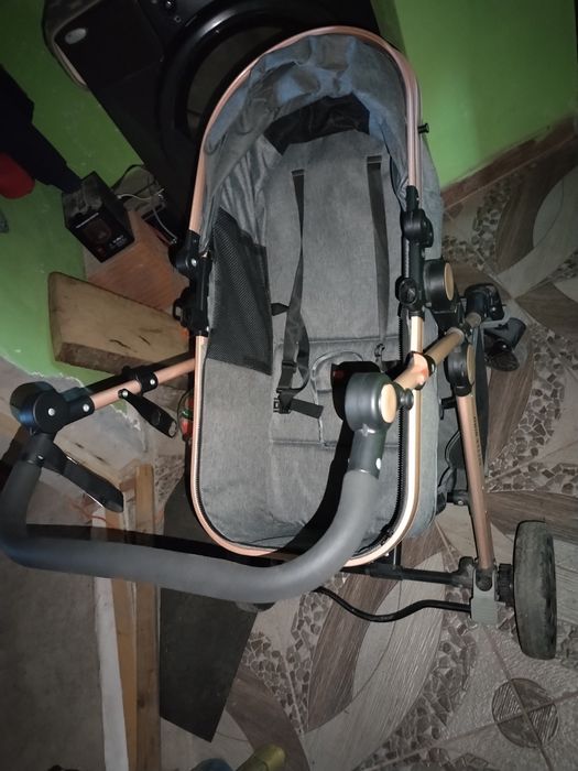 Carucior bebe de vânzare.