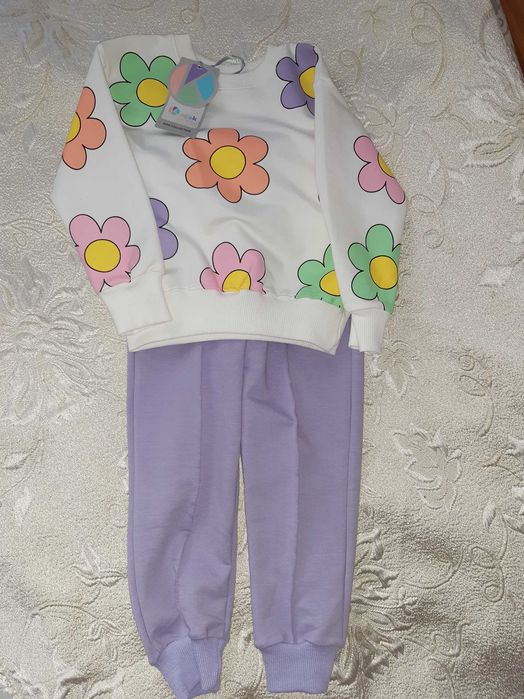 к-ти за момиче,  нови. Размери 3/4, 4/5, 5/6г