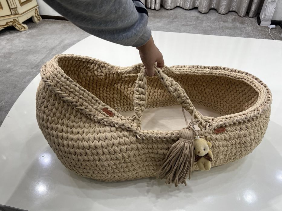 Продаю вязаную люльку в хорошем состоянии , шезлонг в подарок