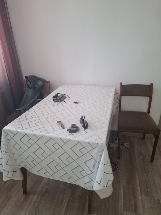 Продам стол и 4 стула