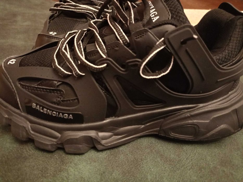 Vând adidași Balenciaga